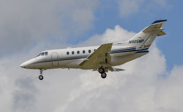 Hawker 800 (N925MP) - Arriving rwy 20R @KDPA.