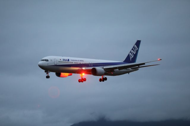 BOEING 767-300 (JA8670) - August 9th 2018:HND-HKD.