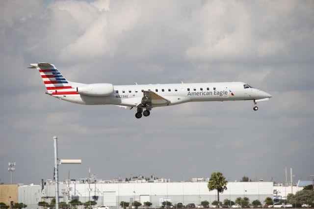 Embraer ERJ-145 (N923AE)