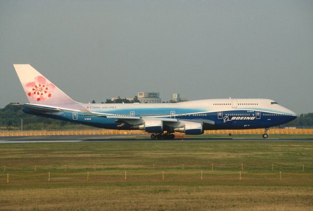 Boeing 747-400 (B-18210) - Departure at Narita Intl Airport Rwy16R on 2005/04/29