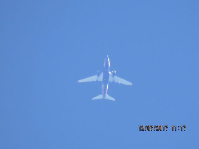 Boeing 737-700 (N7816B)