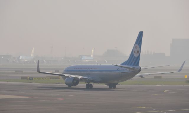 Boeing 737-800 (PH-BXA) - KLM Boeing 737-8K2(WL) PH-BXA during a foggy morning in Amsterdam 