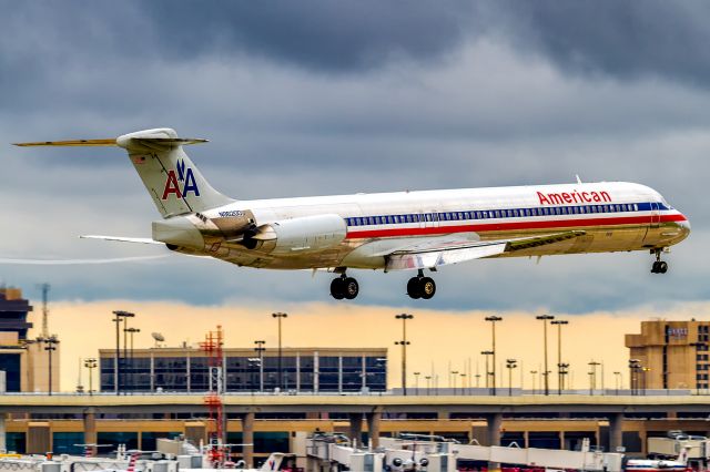 McDonnell Douglas MD-80 —