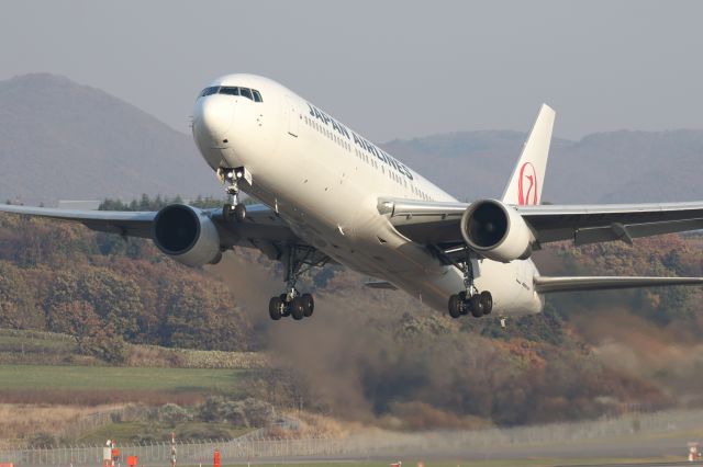 BOEING 767-300 (JA8365) - 26 October 2015:HKD-HND.