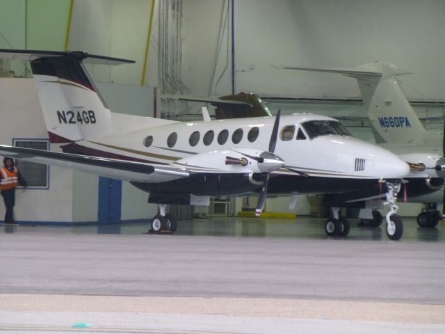 Beechcraft Super King Air 200 (N24GB)