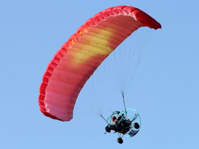 Unknown/Generic Glider (UNKNOWN) - 27/06/2020: A group of a dozen powered paragliders maneuvered across the Ben-Gurion airport runways at around 08:00, several came very close for a good focal.