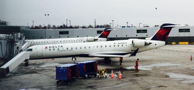 Canadair Regional Jet CRJ-700 (N398CA) - ACME Jr.