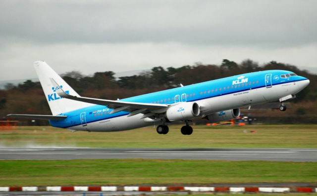 Boeing 737-800 (PH-BCD) - Taken From RVP on a Cold and Damp Saturday