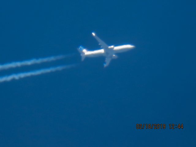 Boeing 737-800 (N35204)