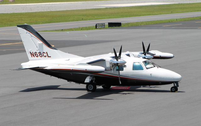 Mitsubishi MU-2 (N68CL)