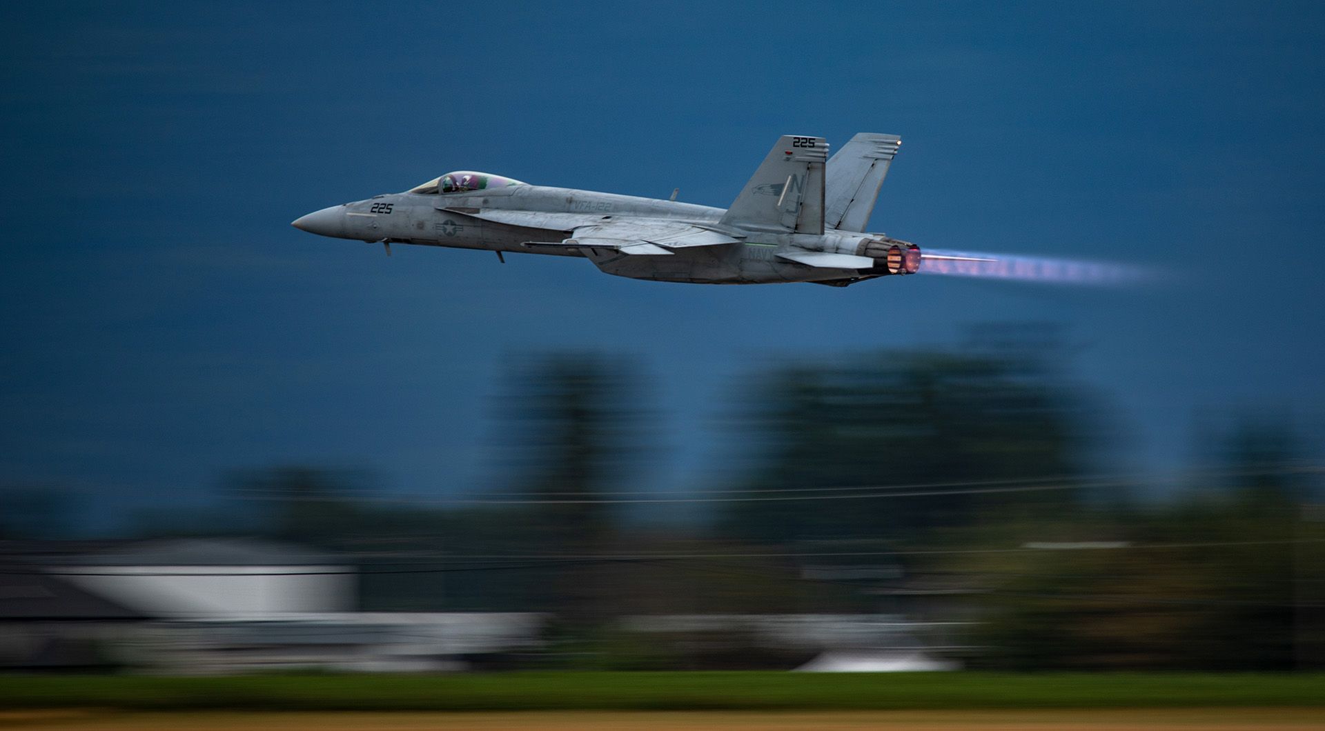 — — - Got lucky on this pan of the West Coast Rhino Demo FA18E at the Abbotsford Air Show evening show. VFA122 Flying Eagles