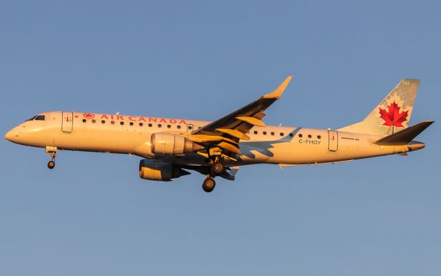 Embraer ERJ-190 (C-FHOY)