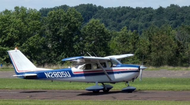 Cessna Skyhawk (N2805U) - Shown taxiing is this 1963 Cessna 172D Skyhawk in the Summer of 2021.