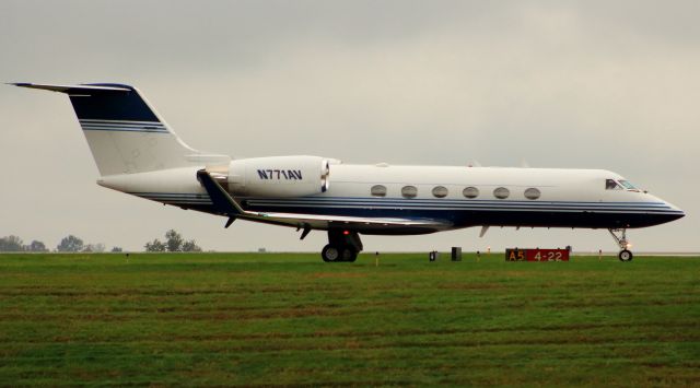 Gulfstream Aerospace Gulfstream IV (N771AV) - This Gulfstream G-IV just arrived Bluegrass to pick up passengers after Breeders Cup Classic. 