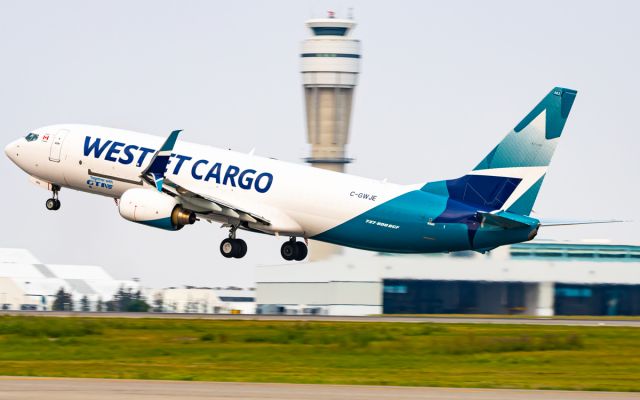 Boeing 737-800 (C-GWJE)