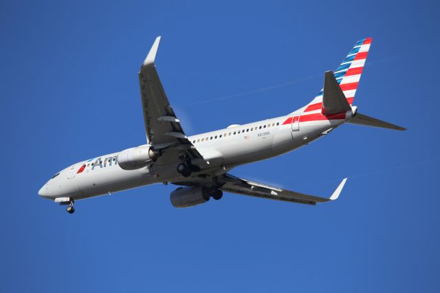 Boeing 737-800 (N813NN)