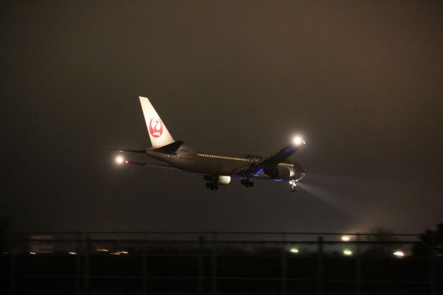 BOEING 767-300 (JA613J) - 2015 03 09 HND-HKD, Landing at Hakodate Airport(HKD),Japan.
