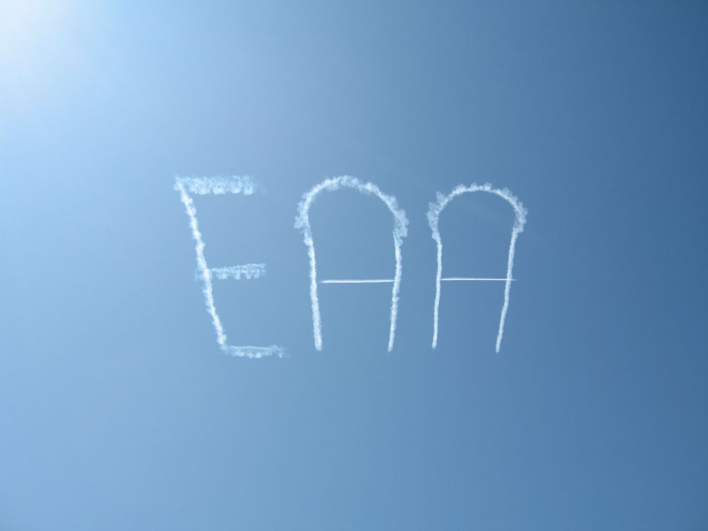 — — - Skywriter at EAA Airventure 2009