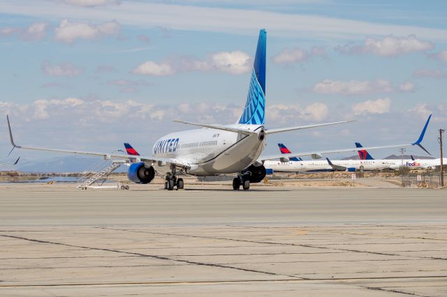 Boeing 737-900 (N38417) - The First 737-900 in United's new livery sitting on the ramp after getting painted in VCV