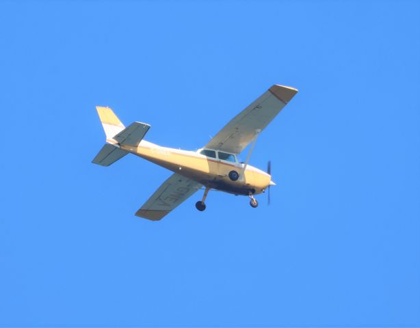 Cessna Skyhawk (C-GNEA) - C-GNEA CESSNA SKYHAWK 172-M Par Avion Inc. survolant la ville de Lavaltrie le 08-09-2022 à 15:48