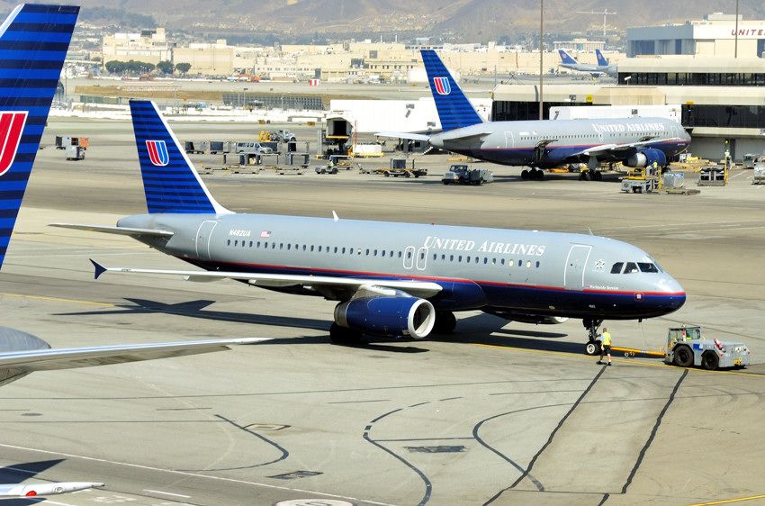 Airbus A320 (N482UA) - 2003