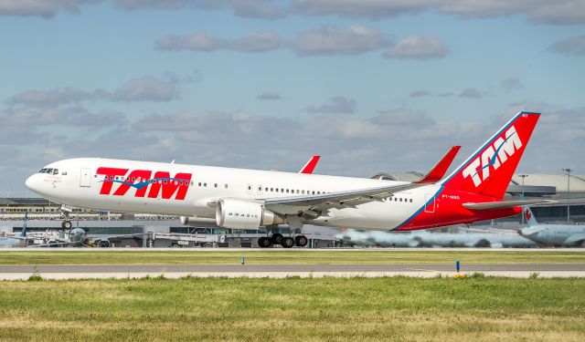 BOEING 767-300 (PT-MSO) - The weight just coming off the mains as TAM8103 lifts off runway 33R at YYZ and heads back to JFK before continuing home to Brazil