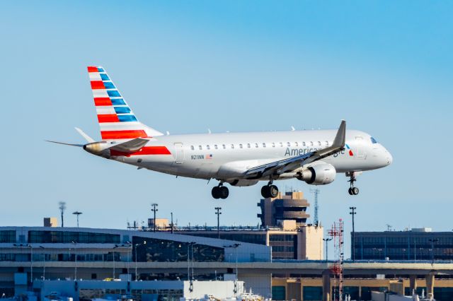 Embraer 175 (N211NN) - American Eagle Embraer 175 landing at DFW on 12/25/22. Taken with a Canon R7 and Tamron 70-200 G2 lens.