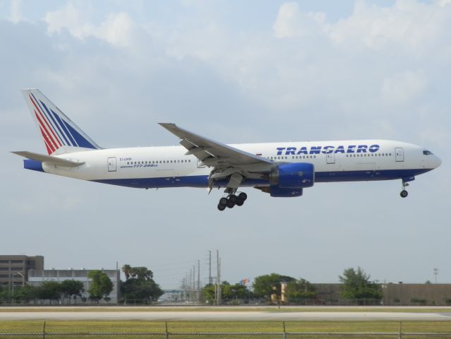 Boeing 777-200 (EI-UNW)