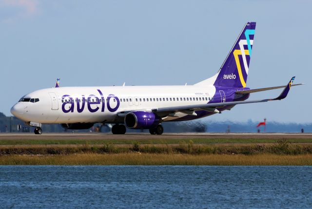 Boeing 737-800 (N809VL)