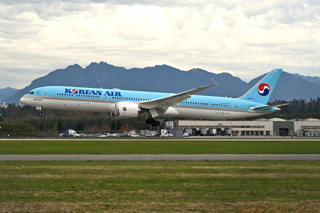 BOEING 787-10 Dreamliner (HL8535)