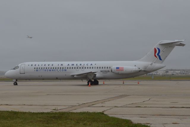 McDonnell Douglas DC-9-30 (N215US) - Sitting on the Signature ramp