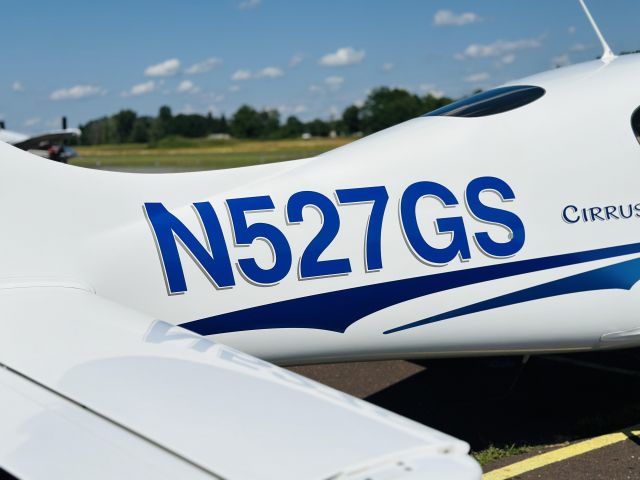 Cirrus SR-20 (N527GS)