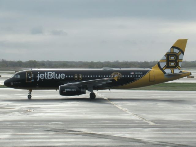 Airbus A320 (N632JB)