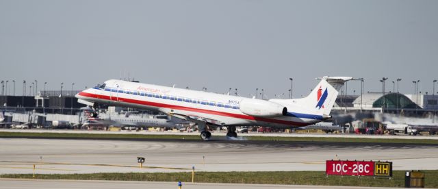 Embraer ERJ-145 (N815AA)