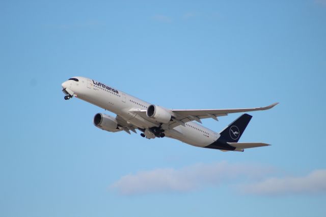 Airbus A350-900 (D-AIXK) - Lufthansa A350-900 departing runway 28R at Chicago O'hare to Frankfurt