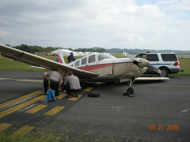 Piper Cherokee (N1198H) - Aborted low speed taxi. Inadequate lift on left wing.