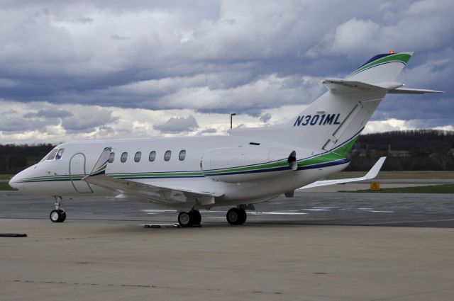 Hawker 800 (N301ML) - Seen at KFDK on 4/3/09.