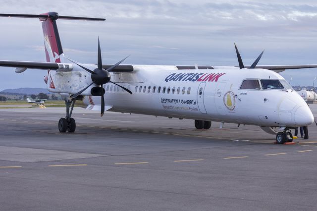 de Havilland Dash 8-400 (VH-QOI) - QantasLink (VH-QOI) Bombardier DHC-8-402Q at Wagga Wagga Airport.