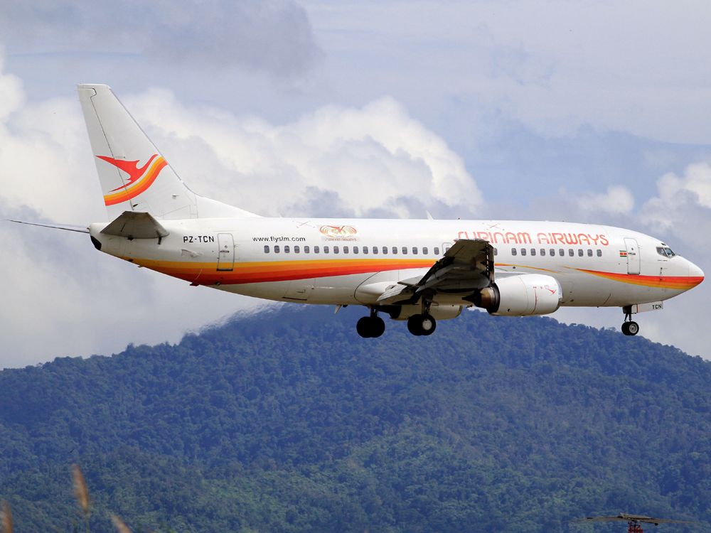 BOEING 737-300 (PZ-TCN)