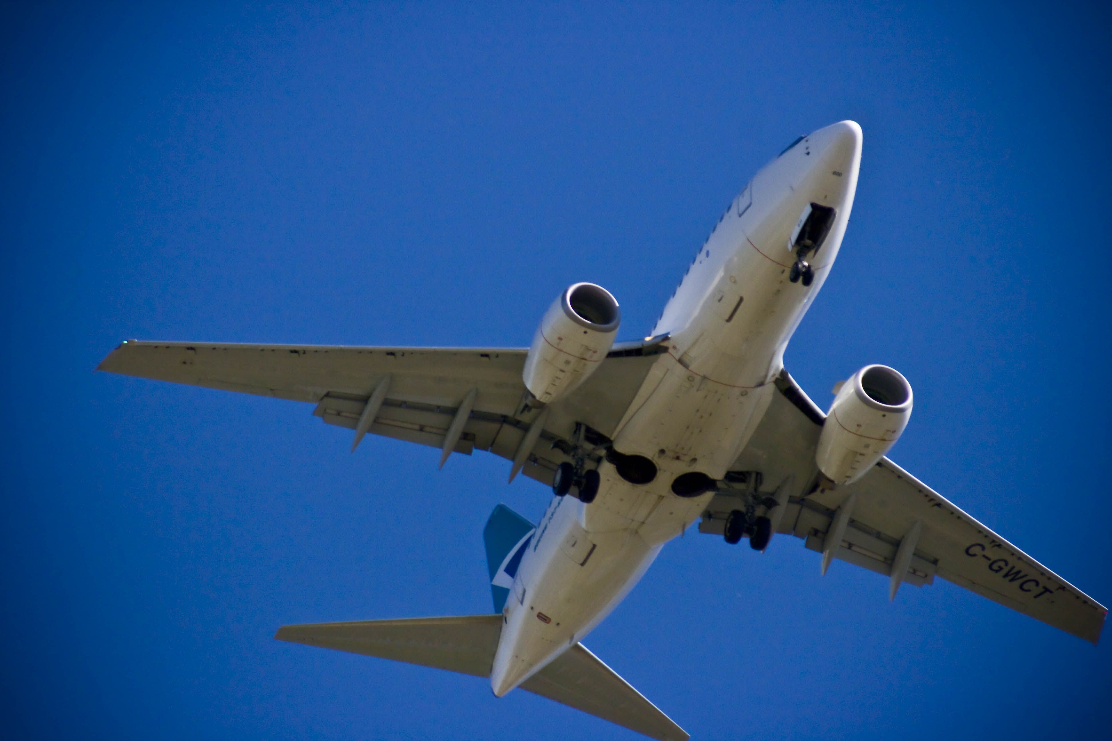 BOEING 737-600 (C-GWCT)