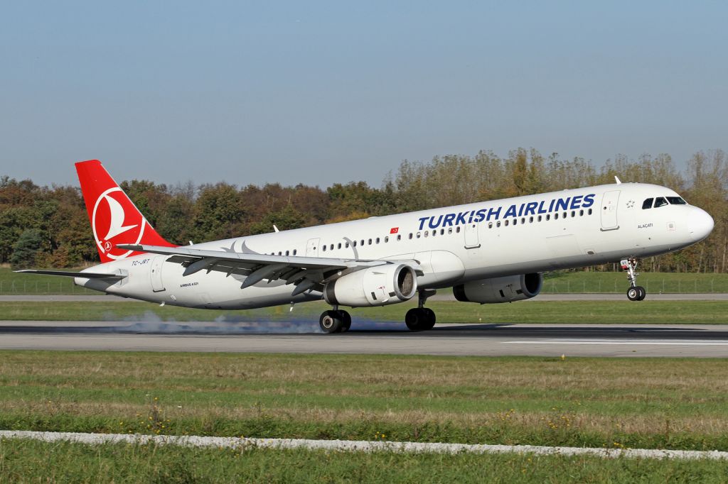Airbus A321 (TC-JRT)
