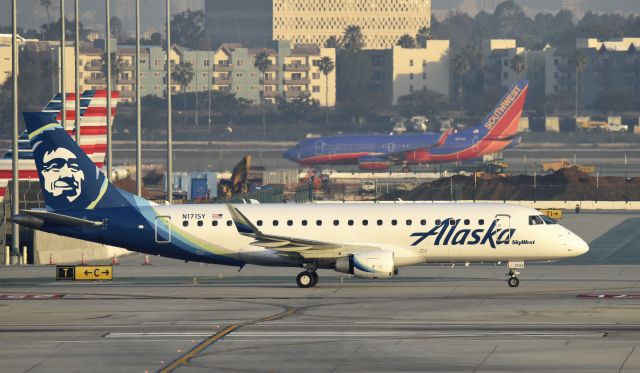 Embraer 175 (N171SY) - Taxiing to gate at LAX