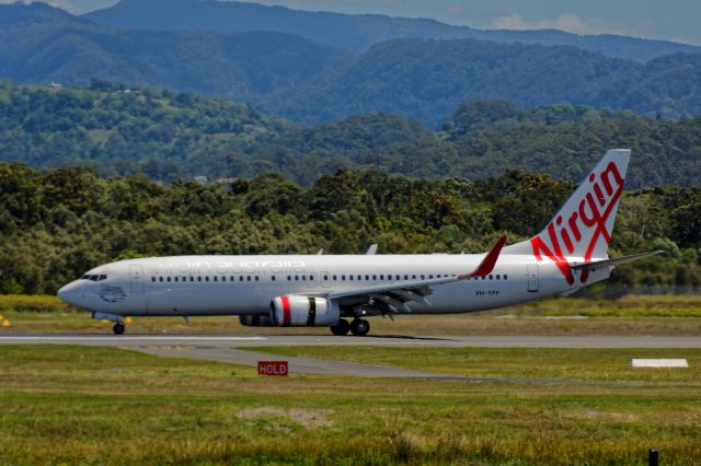 Boeing 737-800 (VH-YFF)