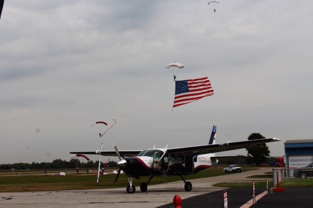 Cessna Caravan (N208HF) - Demo by Qatar Skydiving Team