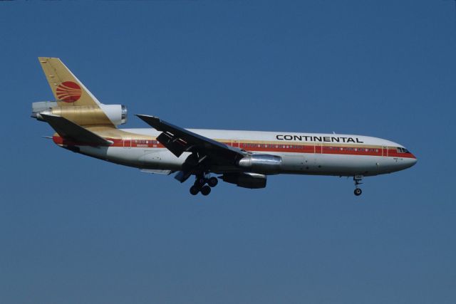 McDonnell Douglas DC-10 (N68060) - Final Approach to Narita Intl Airport Rwy16 on 1991/05/03