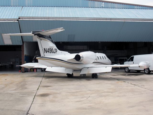 Learjet 35 (N490JP)