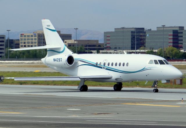 Dassault Falcon 2000 (N42ST)