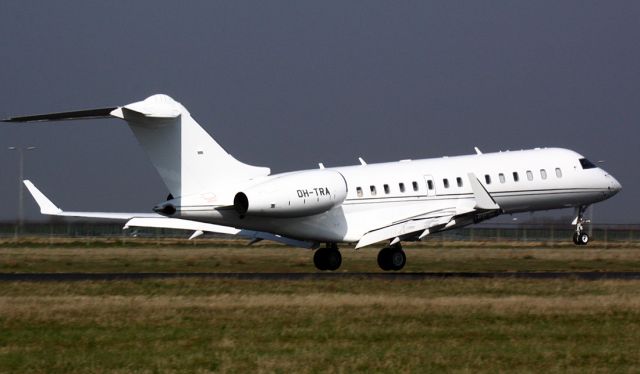 Bombardier Global Express (OH-TRA)
