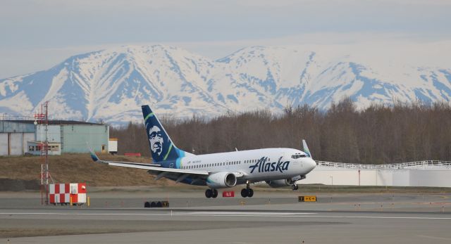 Boeing 737-700 (N619AS)