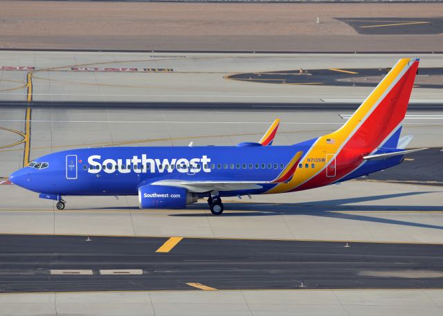 Boeing 737-700 (N713SW)